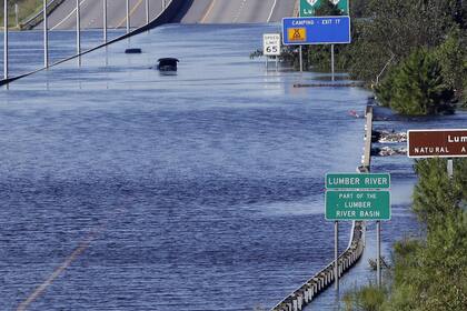 Las autopistas que llevaban a Lamberton (Carolina del Norte) también quedaron cortadas, como en toda la costa este