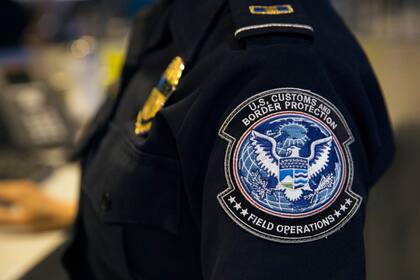 Las autoridades advierten sobre las consecuencias de no declarar los instrumentos monetarios ante la CBP
