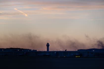 Las autoridades buscan víctimas y respuestas tras el accidente de avión de UPS en Kentucky