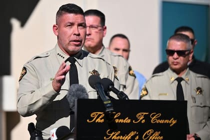 Las autoridades californianas, en un principio, vieron "sospechosa" la muerte de Hackman y de su esposa, pero después corroboraron que los decesos no fueron producto de un crimen