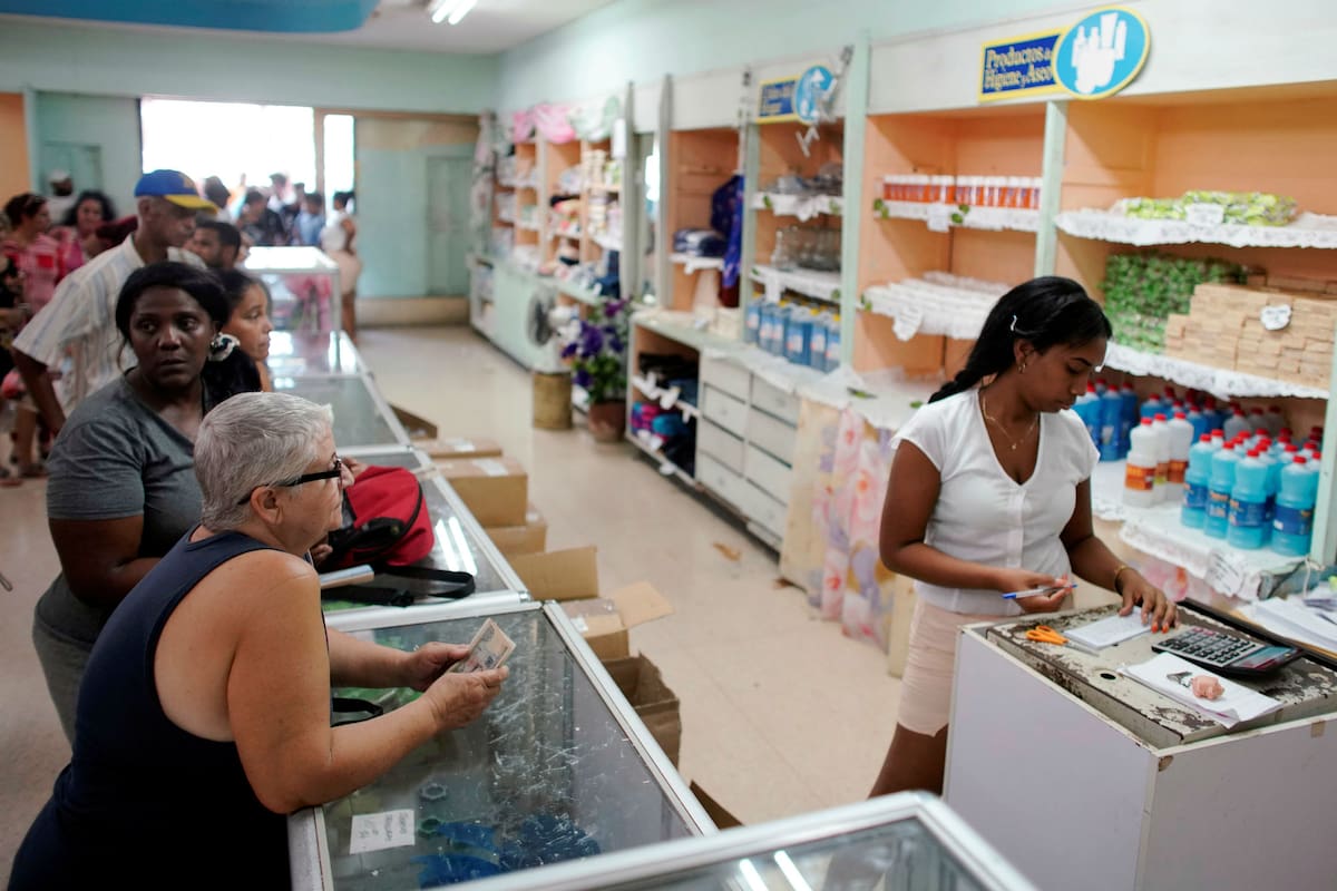 Las autoridades cubanas anunciaron el racionamiento de muchos alimentos y productos higiénicos.