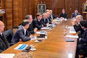 Las autoridades de Adefa con el ministro de Economía, Luis Caputo, y el coordinador de Producción, Pablo Lavigne