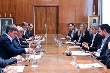 Las autoridades de Adefa se reunieron con el ministro Luis Caputo y su equipo económico