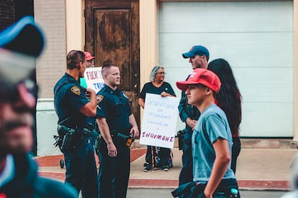 Las autoridades de Estados Unidos continúan con las redadas en todo el país