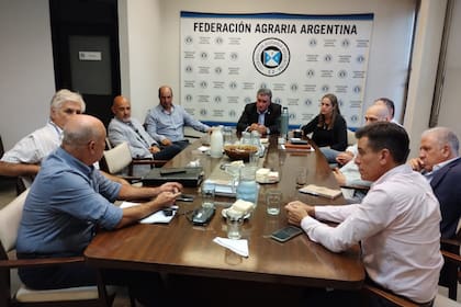 Las autoridades de Federación Agraria Argentina (FAA) con el equipo de la secretaría de Agricultura