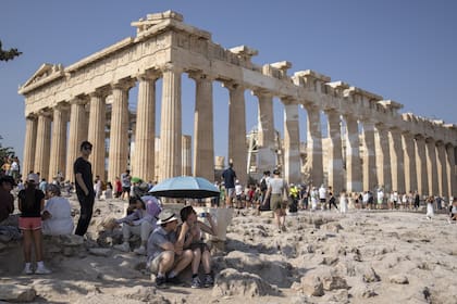 Las autoridades de Grecia cerraron la Acrópolis durante una ola de calor