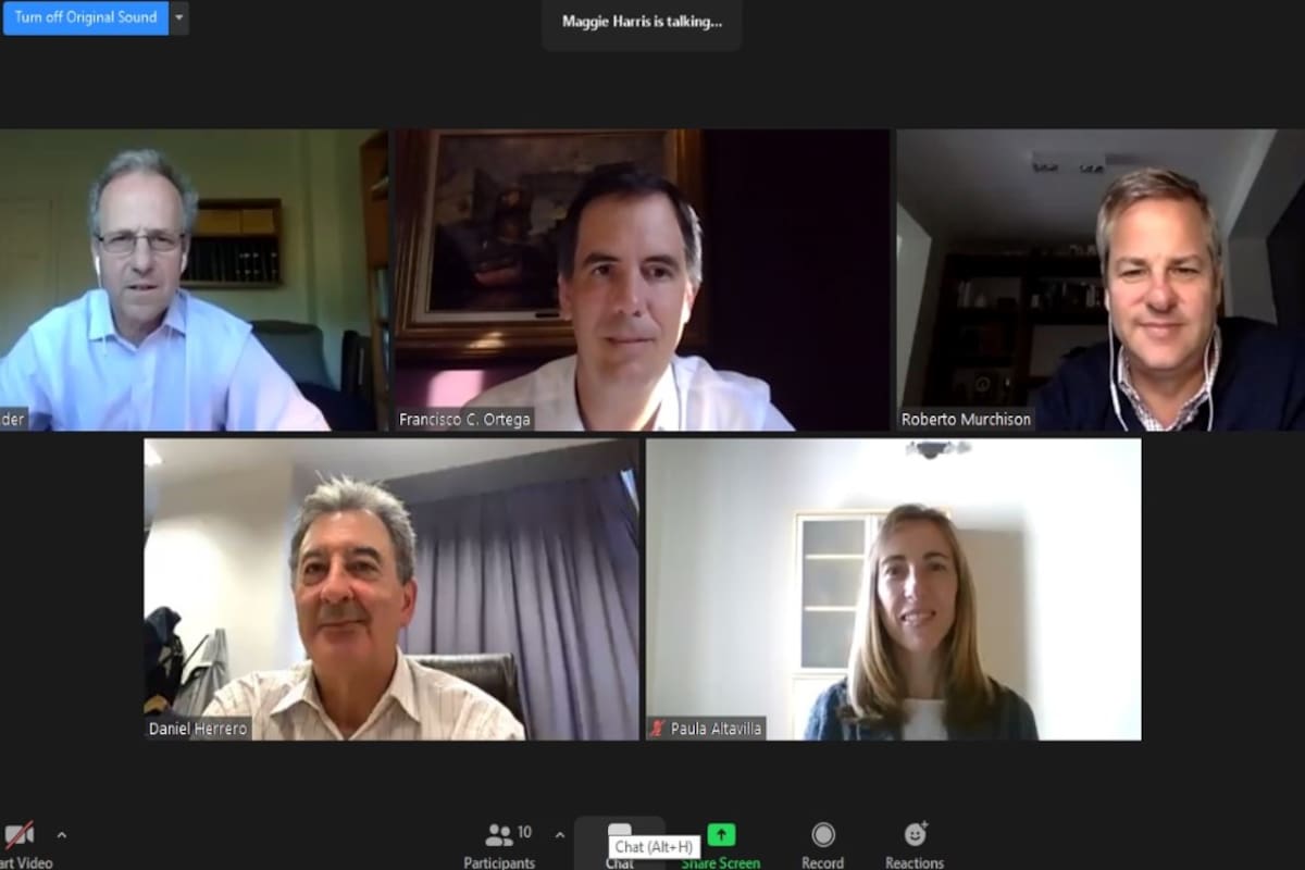 Las autoridades de IDEA y del 56° Coloquio, durante la charla con LA NACION