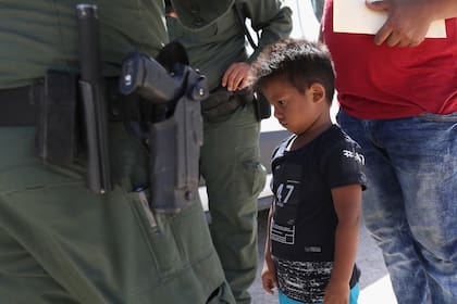 Antes eran casi todos adultos, pero ahora intentan cruzar también menores y familias enteras