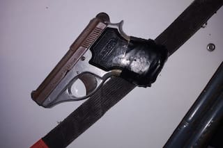 Hallaron una pistola Bersa en una escuela: la habría llevado un estudiante de 13 años