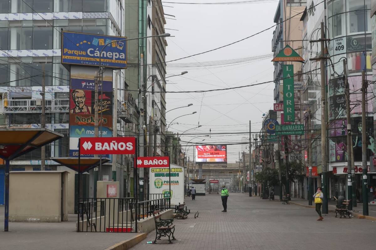 Las autoridades de Perú decidieron cercar un barrio de Lima