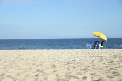 Las autoridades de Río de Janeiro pretenden que las playas queden vacías en los próximos días