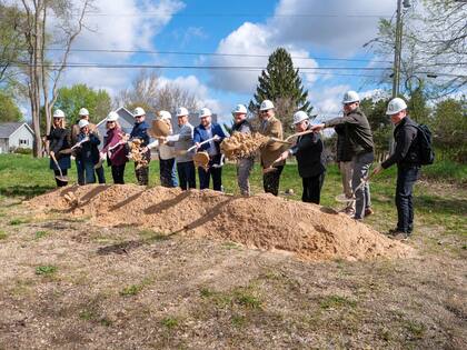 Las autoridades del condado de Kent, en Michigan, asistieron a la ceremonia de inicio de la construcción