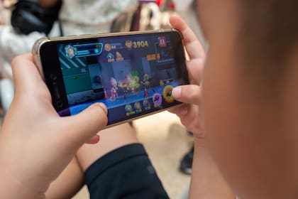 Las autoridades del gigante asiático anunciaron una regulación estricta que también limita la cantidad de dinero que pueden gastar dentro de las partidas