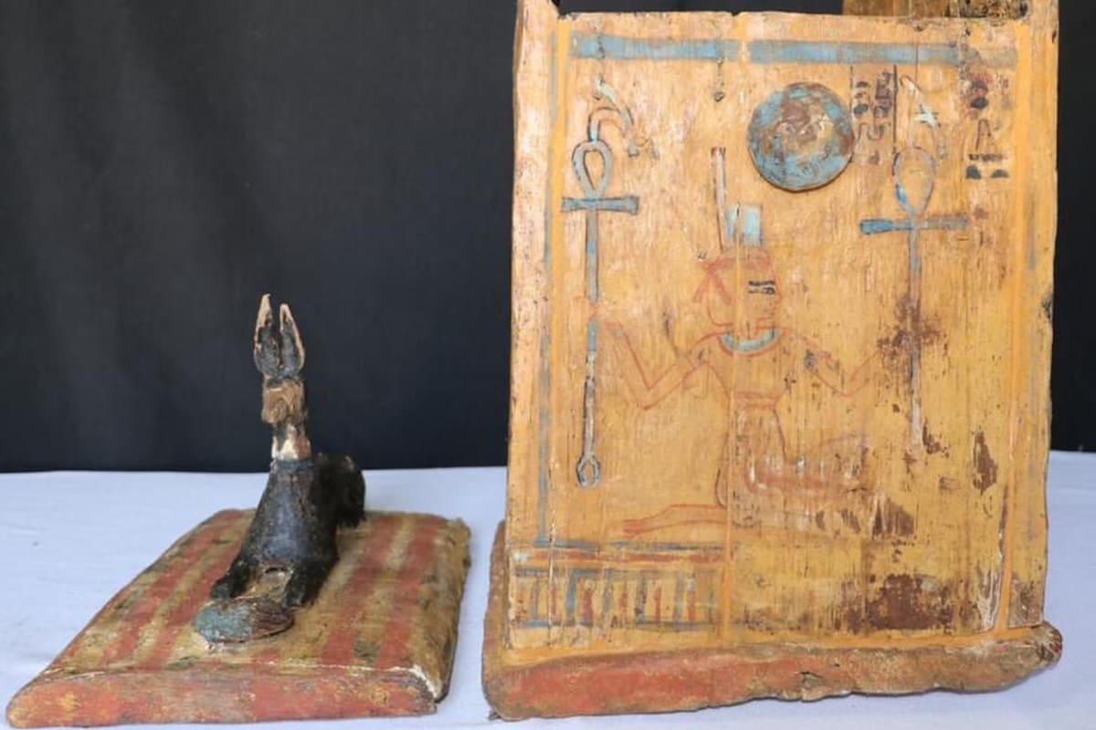 Las autoridades egipcias anunciaron el descubrimiento de los restos de un templo y de numerosas piezas arqueológicas, incluidos ataúdes de hace 3000 años, que arrojan luz sobre la adoración del rey Teti, primer faraón de la Sexta Dinastía del Reino Antiguo de Egipto