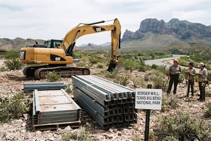 Las autoridades federales explicaron que el objetivo es garantizar la seguridad fronteriza, pero al mismo tiempo preservar la integridad del Parque Nacional Big Bend para generaciones futuras