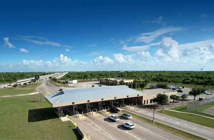 Las autoridades indicaron que no es ilegal portar más de US$10.000, sino que constituye un delito federal no declarar a un oficial de la CBP cualquier cantidad de dinero superiores a ese monto