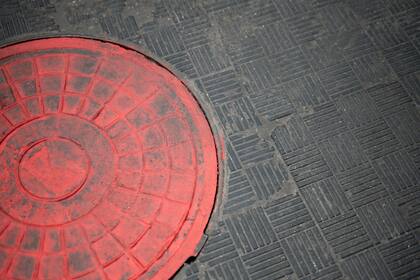 Las autoridades limpiaron las alcantarillas e instalaron filtros para reducir los olores