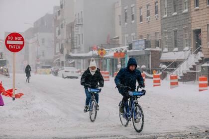 Las autoridades locales implementan medidas preventivas debido a las intensas nevadas y el descenso de temperaturas