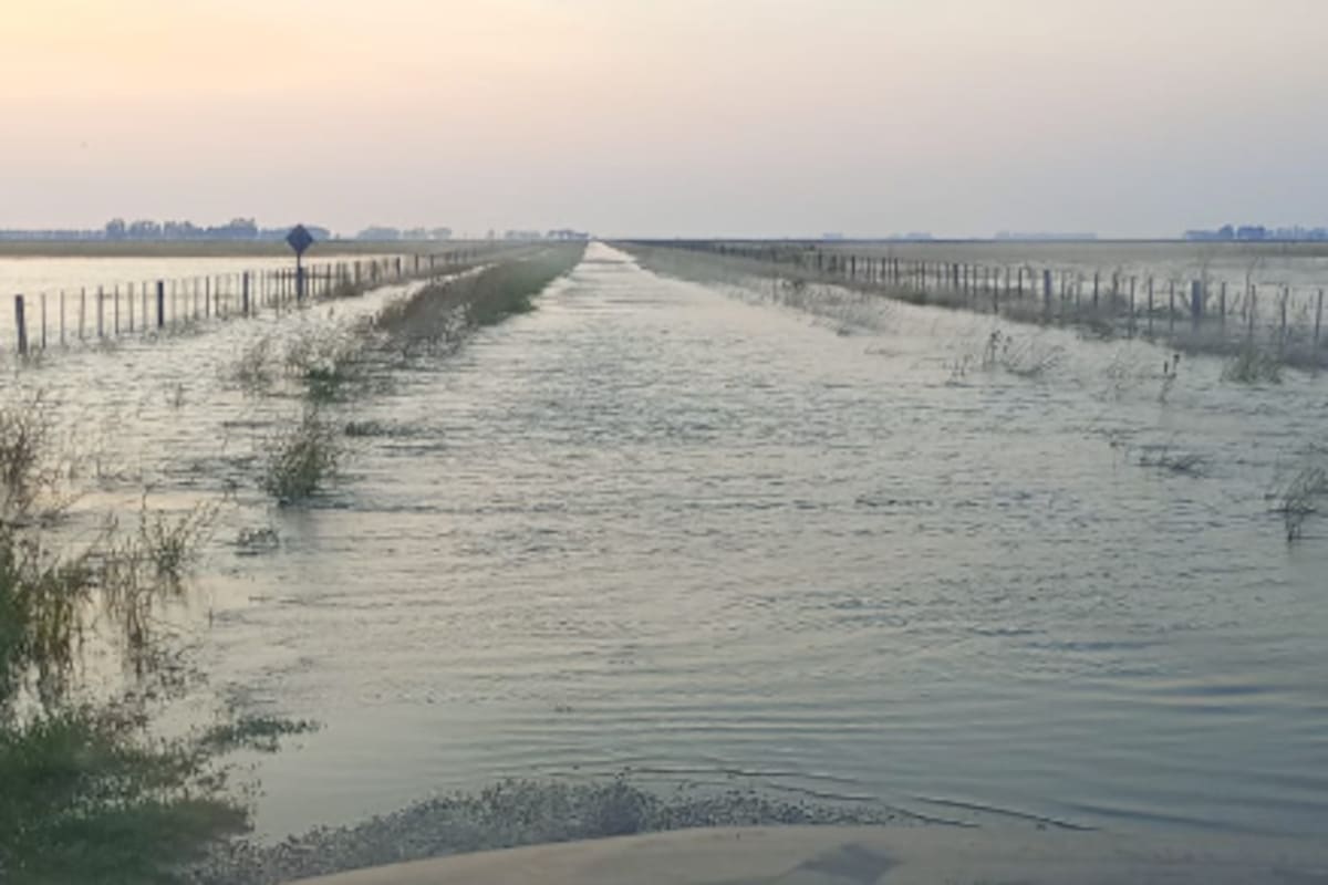Las autoridades locales píden que por favor no se circule, no tanto por no romper el camino, sino por una cuestión de seguridad vial