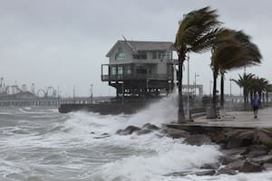 Confirmado en Texas hoy: hasta cuándo se extiende la declaración de peligro en playa y alerta de tormenta tropical