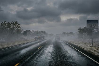 Las autoridades meteorológicas advirtieron que los conductores, especialmente en el área de Dallas–Fort Worth, deberán extremar precauciones