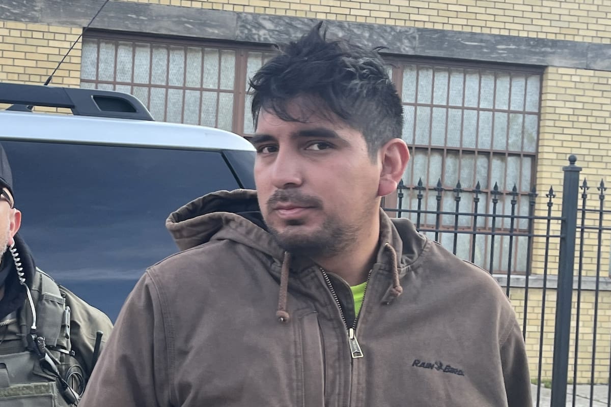 Las autoridades migratorias aumentan los operativos contra personas buscadas por delitos graves en sus países de origen, incluso sin antecedentes penales en EE.UU.