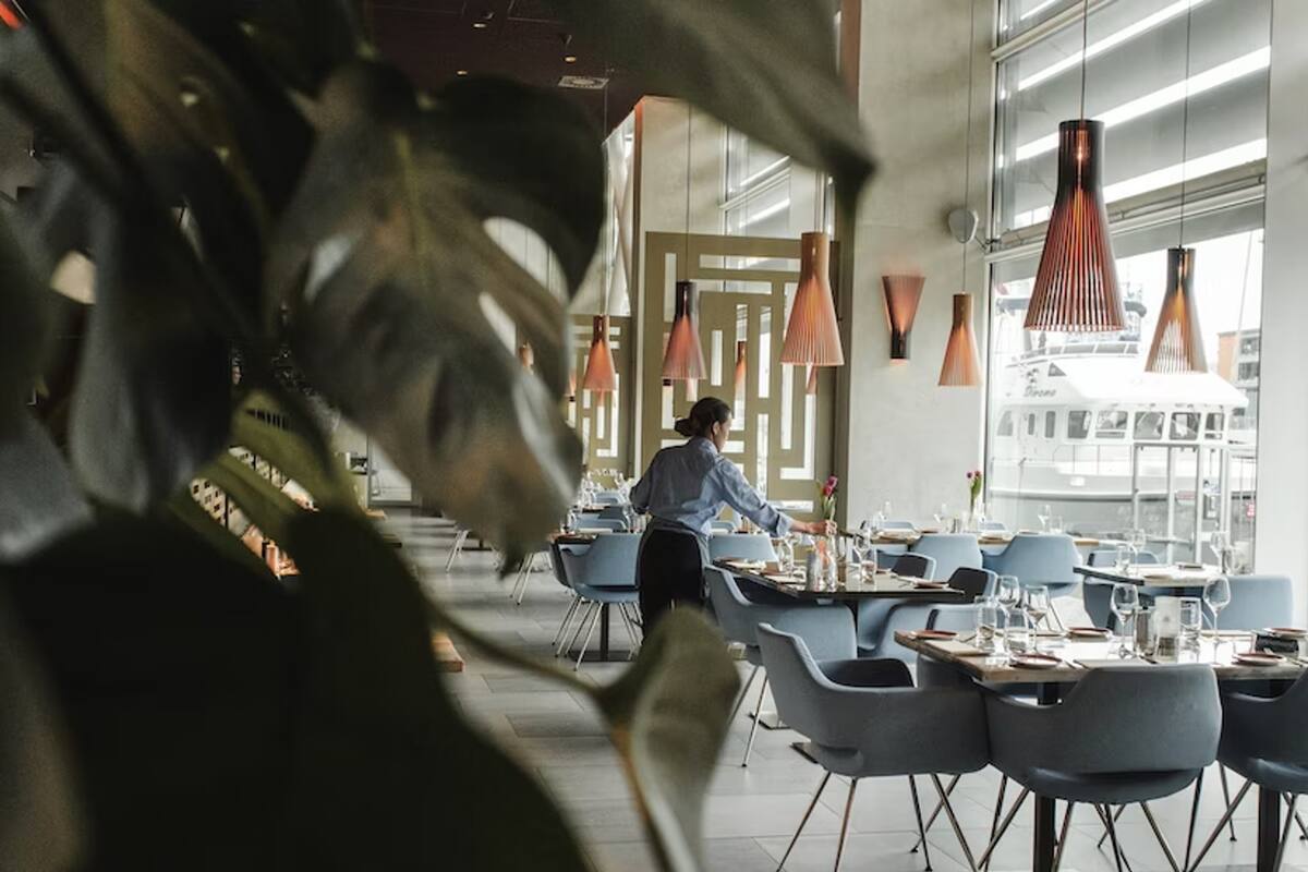 Las autoridades multaron a los restaurantes porque obligaban a los mozos a compartir sus propinas