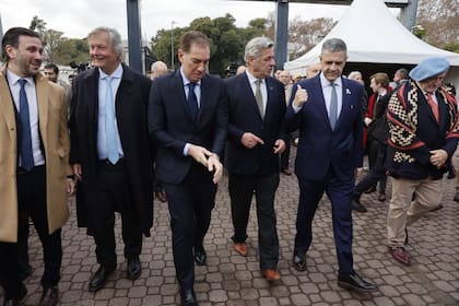 Las autoridades realizaron una recorrida por la muestra