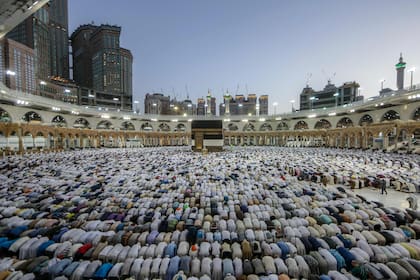 Arabia Saudita anunció que la peregrinación, o haj, a los sitios sagrados del Islam no se cancelará, pero solo permitirá la participación de "un número muy limitado" de gente