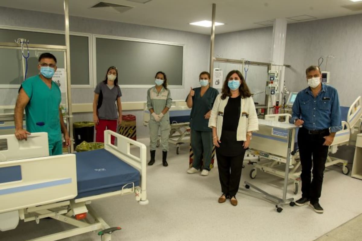 Las autoridades sanitarias buscan ampliar el número de camas mientras crecen los contagios y las internaciones. Ahora, suman espacios de terapia intensiva en el Hospital Central.