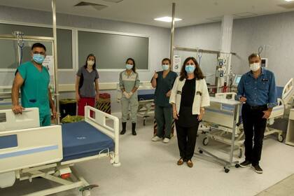 Las autoridades sanitarias buscan ampliar el número de camas mientras crecen los contagios y las internaciones. Ahora, suman espacios de terapia intensiva en el Hospital Central.