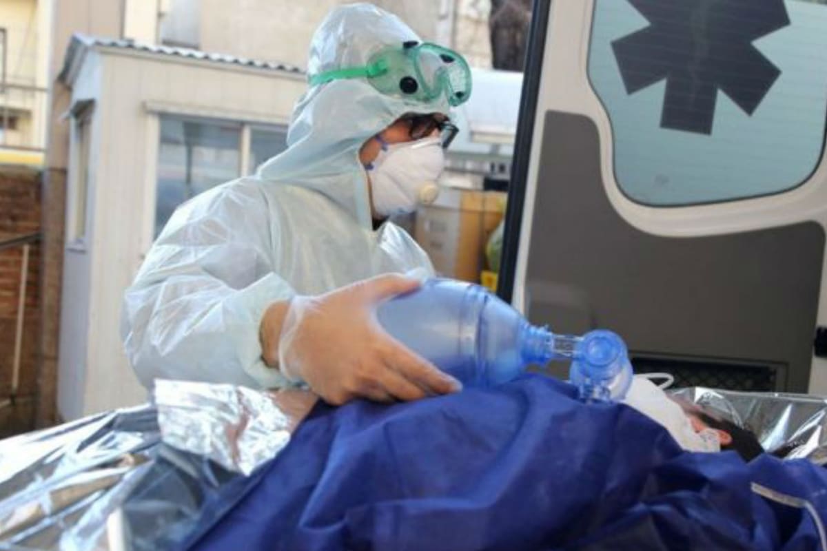 Las autoridades sanitarias de medio mundo trabajan contrarreloj para contener el virus