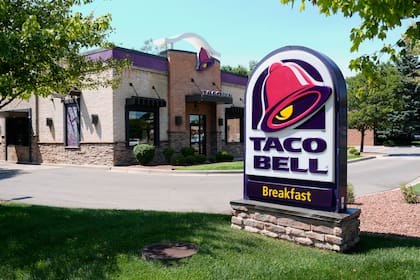 Las autoridades sanitarias federales han identificado la lechuga procedente de México, servida en restaurantes Taco Bell de nueve estados, como la fuente del brote