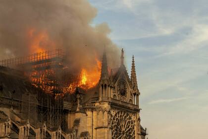 Las autoridades se comprometieron a levantar un templo de madera en la explanada del edificio medieval hasta que se terminen los trabajos de restauración
