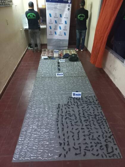 Las autoridades secuestraron una gran cantidad de droga distribuida en numerosos envoltorios