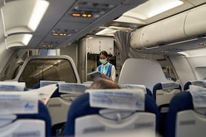 Las azafatas ya están acostumbradas a viajar y saben qué es lo que siempre hay que llevar en un vuelo