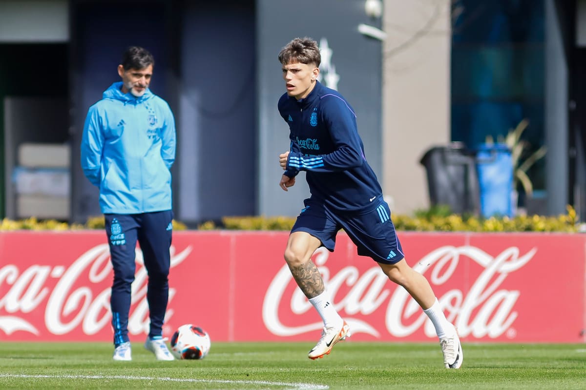 Las bajas de varios atacantes de la selección puede darle espacio y minutos al juvenil Alejandro Garnacho