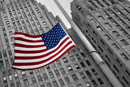 Las banderas de edificios gubernamentales en Nueva York permanecen a media asta este miércoles 11 de marzo, por orden de Kathy Hochul
