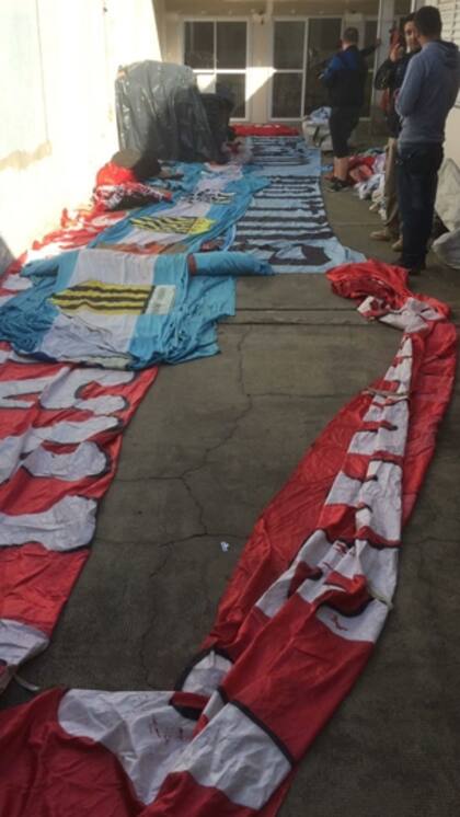 Las banderas secuestradas en el operativo