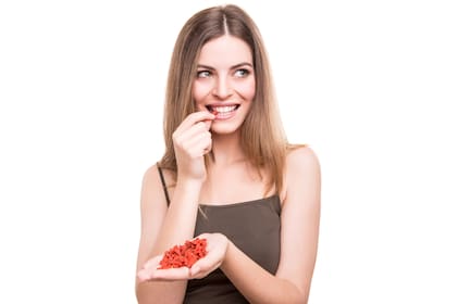 Las bayas de goji contienen todos los macronutrientes que el cuerpo necesita: 65% de carbohidratos, 15% de proteínas y 10% de grasas insaturadas