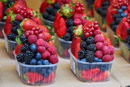 Las bayas y frutos rojos suman antioxidantes asociados a menor daño vascular e inflamación crónica