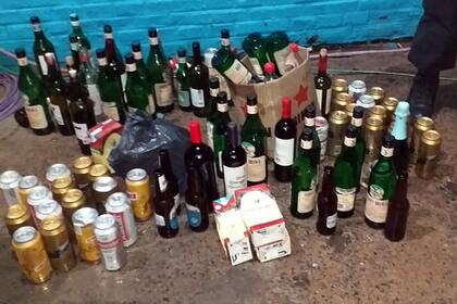 Las bebidas alcohólicas secuestradas del ómnibus en el que se trasladaban los simpatizantes de Unión.
