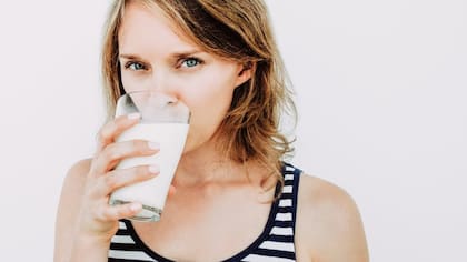 Las bebidas de soja fortificadas con calcio, vitamina A y D son las únicas alternativas a base de plantas con un contenido de nutrientes lo suficientemente similar a la leche
