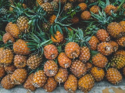 Las bebidas elaboradas con cáscara de ananá contienen propiedades antioxidantes, antiinflamatorias y diuréticas