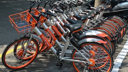 Las bicicletas en China se alquilan con el celular y se identifican por su código QR