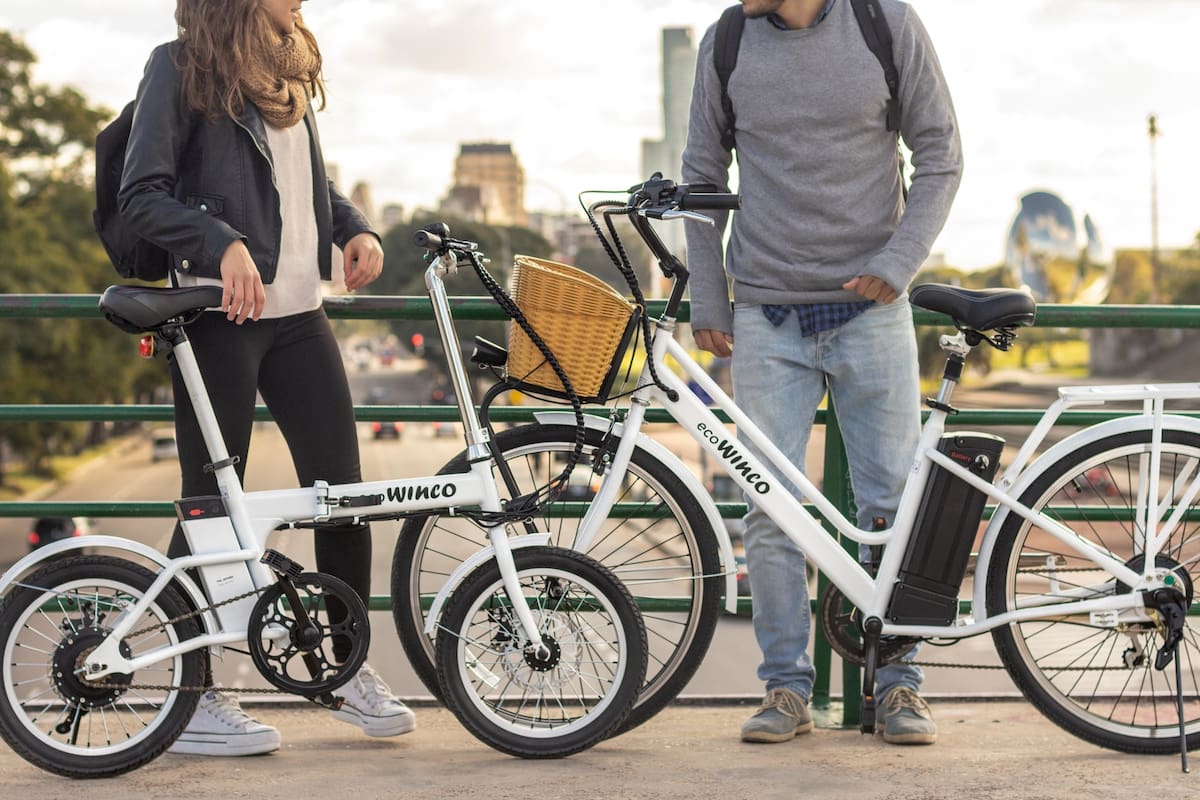 Las bicis eléctricas son una alternativa ideal para quienes quieren la practicidad de la bici pero, también, una ayuda motorizada al momento de pedalear