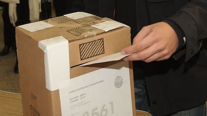 Las boletas partidarias se reemplazarían por boletas únicas o BUE