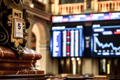 Las bolsas asiáticas subieron ligeramente este lunes y la tendencia positiva se extendió a los mercados europeos que abrieron con fuertes ganancias.