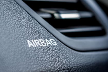 Las bolsas de aire son una protección suplementaria y están diseñadas para funcionar junto a los cinturones de seguridad