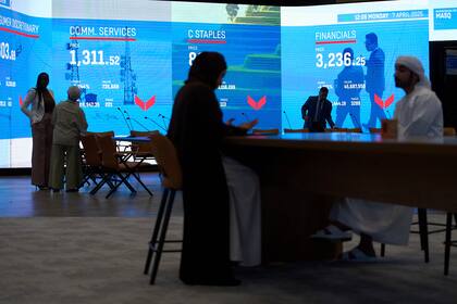 Las bolsas de Oriente Medio caen por los aranceles de EEUU y los bajos precios del petróleo